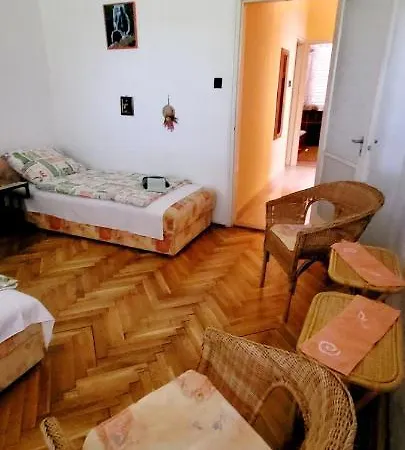 Ilkidó Ház *