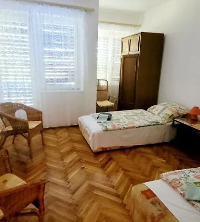 Ilkidó Ház *